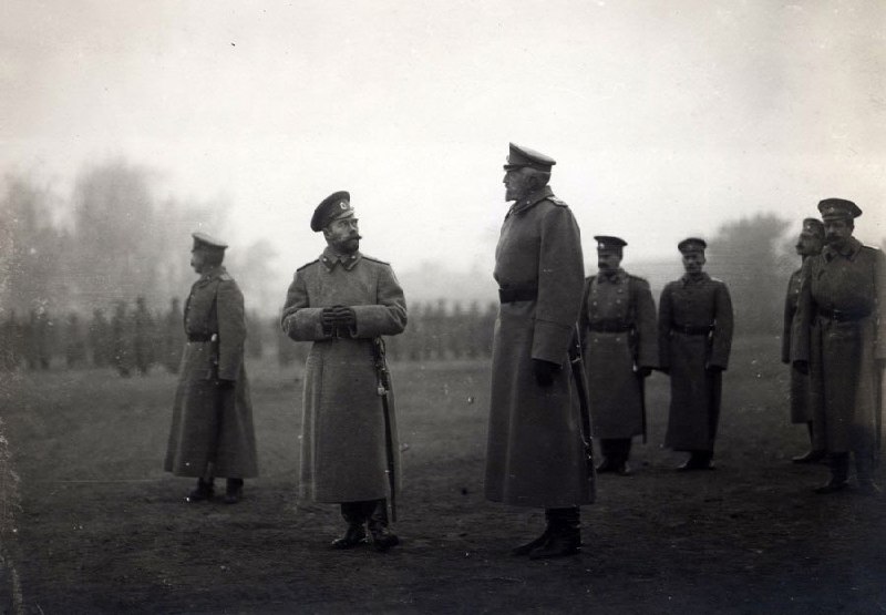 👑 5 сентября 1915 года император Николай II принял на себя звание Верховного главнокомандующего Русской армией, сменив на этом посту великого князя Николая Николаевича 