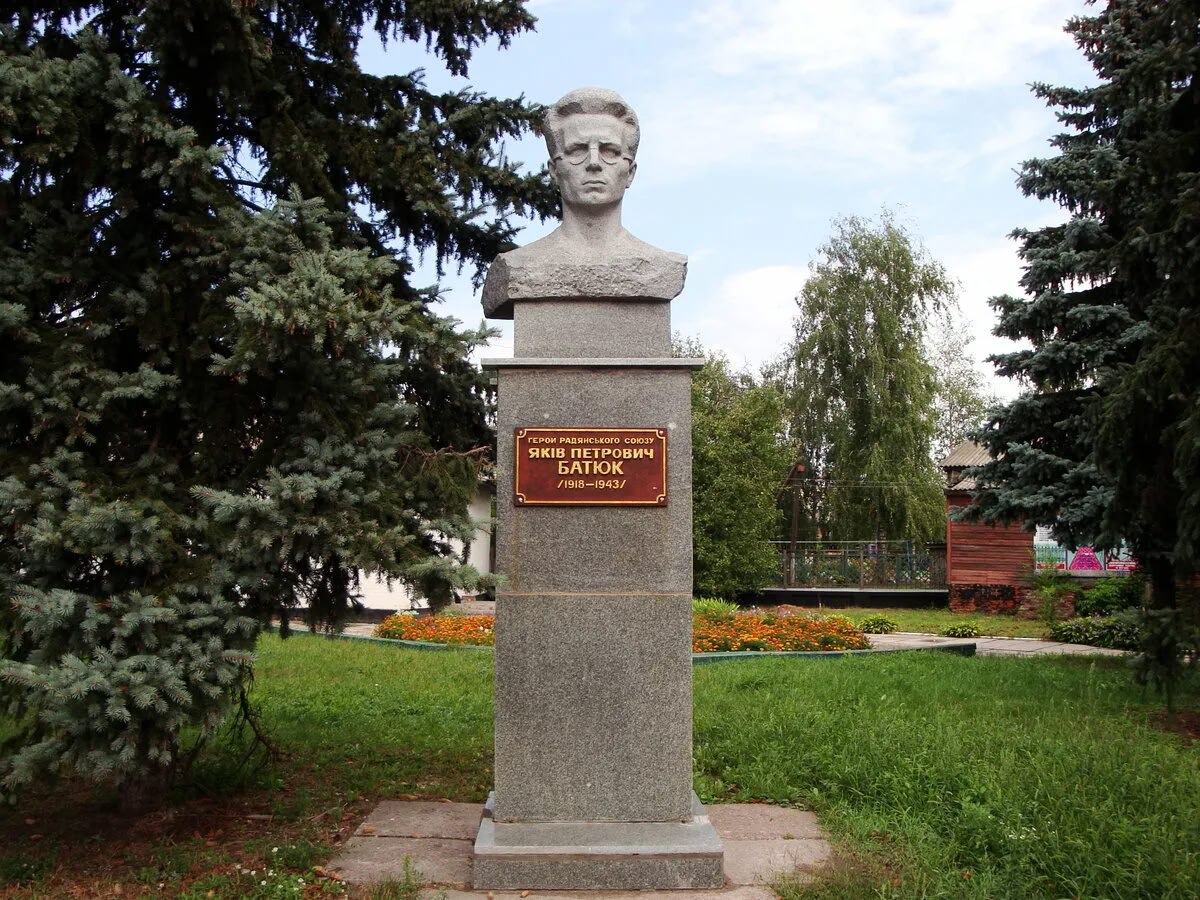 ⚫️ 7 сентября 1943 года немецкими нацистами был расстрелян великий советский партизан, Герой Советского Союза [Яков Петрович Батюк](https://t.me/interhistinit/1212)