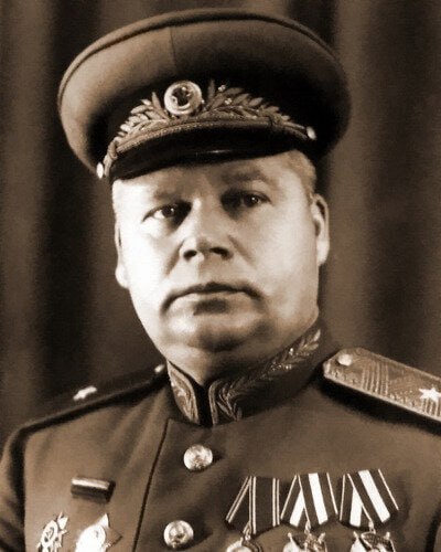 ⚡️24 сентября 1941 года попал под обстрел и был тяжело ранен командир 4-й стрелковой дивизии полковник Пётр Фёдорович Москвитин