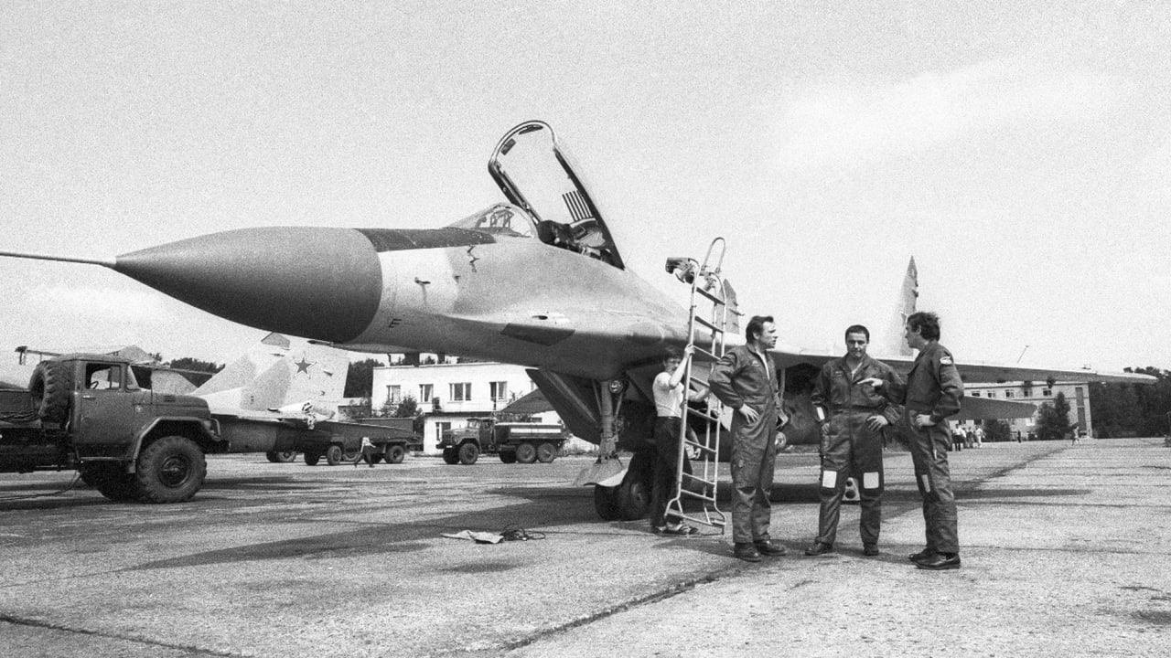 ✈️ 6 октября 1977 года состоялся первый полёт советского истребителя МиГ-29