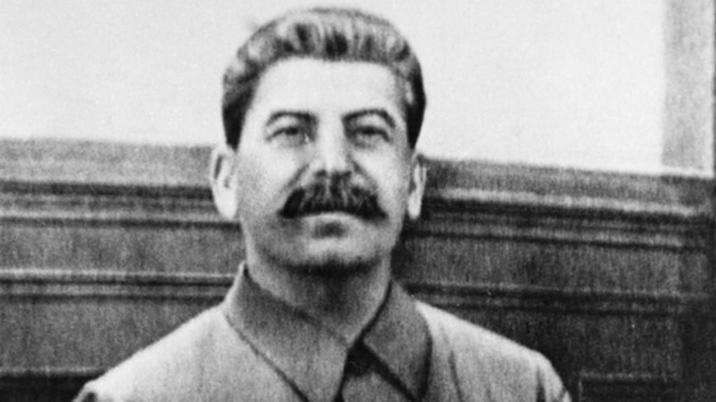 8 октября 1942 года Народный комиссар обороны И.Сталин подписал приказ № 306 о совершенствовании тактики наступательного боя и о боевых порядках подразделений, частей и соединений