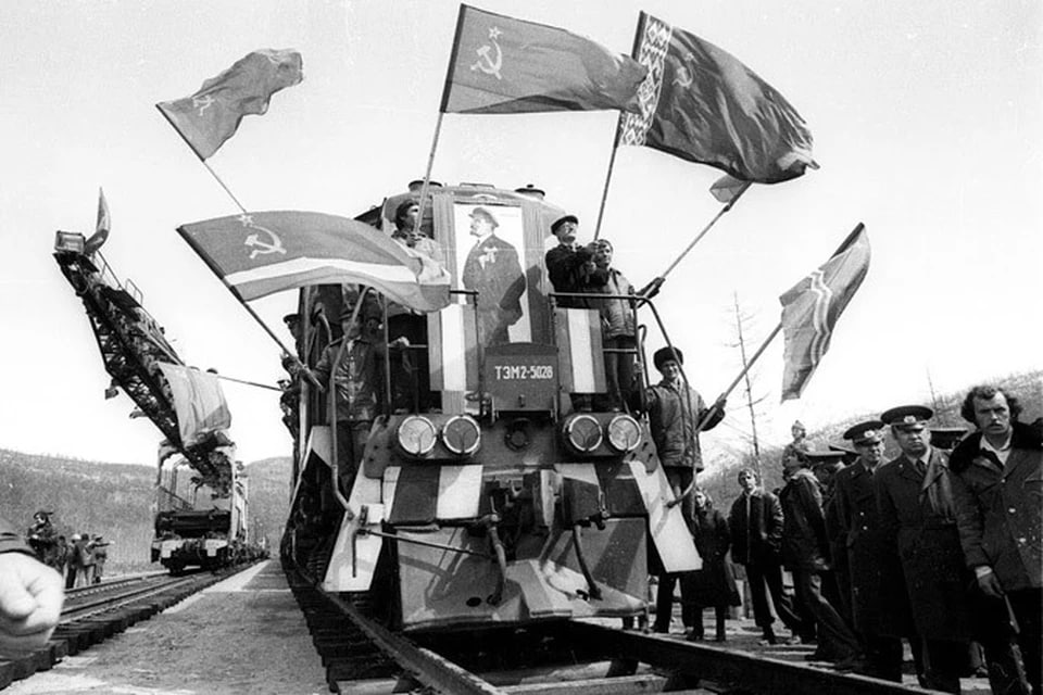 27 октября 1984 года состоялось официальное открытие сквозного движения поездов по всей Байкало-Амурской магистрали