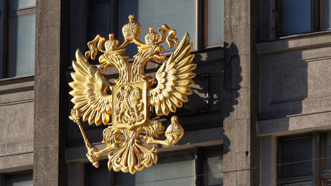 30 ноября 1993 года двуглавый орёл вновь утверждён гербом России