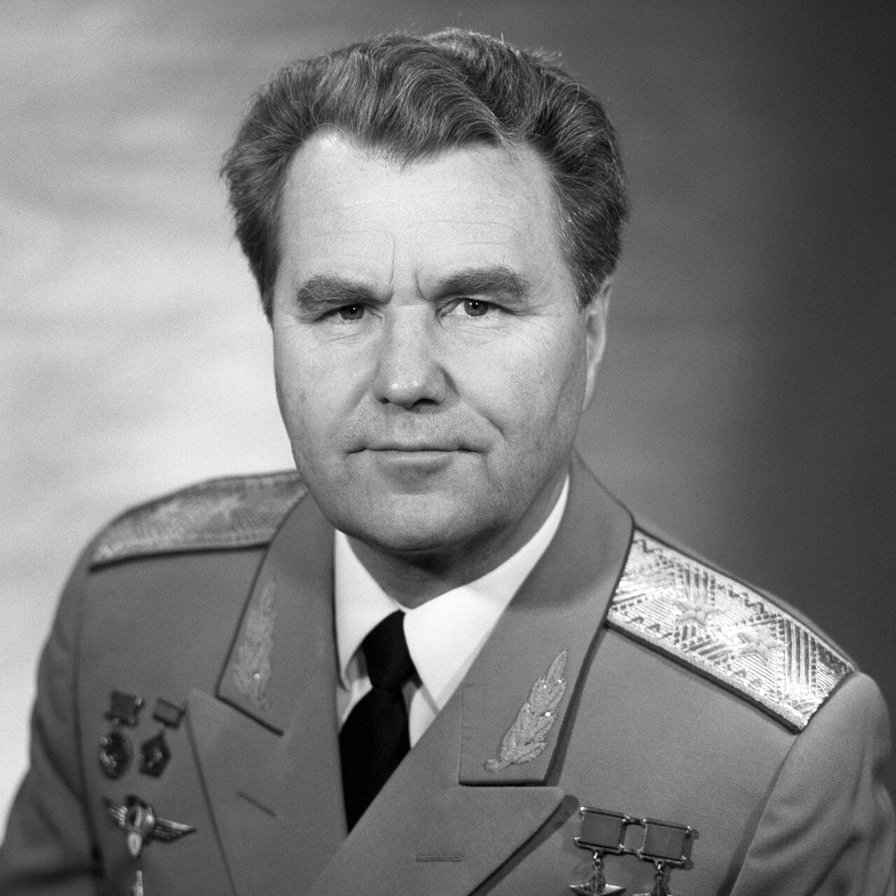 8 декабря 1927 года родился Владимир Александрович Шаталов