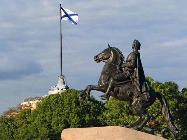 11 декабря 1699 Петр I учредил Андреевский флаг