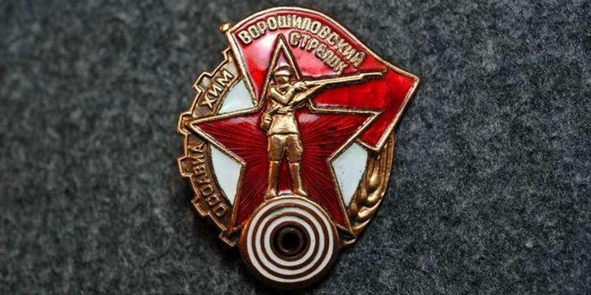 29 декабря 1932 года в СССР установлено звание «Ворошиловский стрелок»