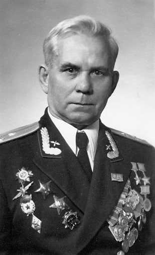 14 января 1915 года родился Василий Сергеевич Ефремов