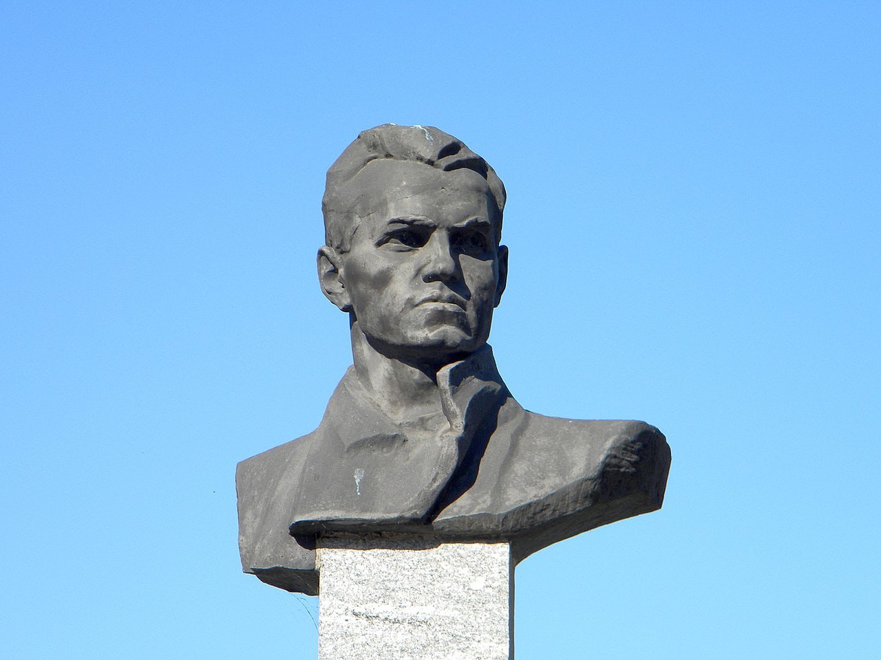 26 января 1943 года был расстрелян организатор партизанского подполья Николай Сташков