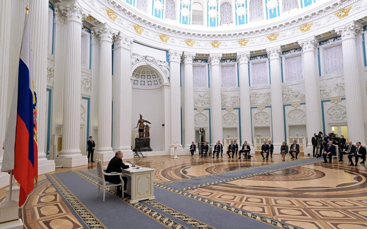 21 февраля 2022 года Президент России подписал указы о признании ЛНР и ДНР