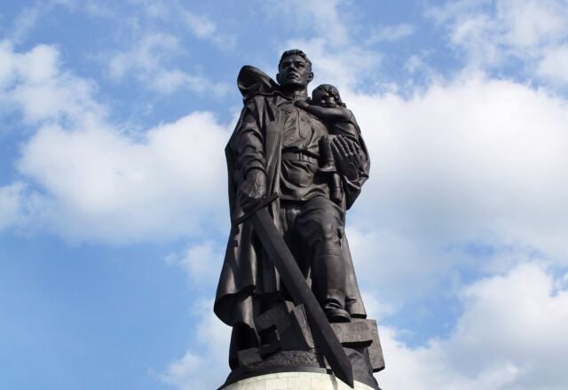 23 февраля – День защитника Отечества в России