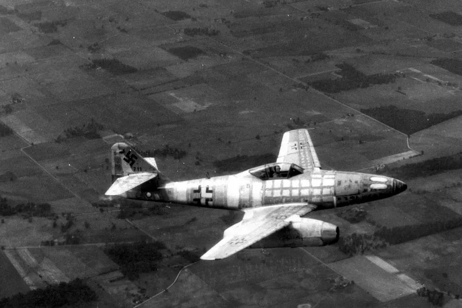 24 февраля 1945 года советские летчики впервые сбили немецкий реактивный истребитель