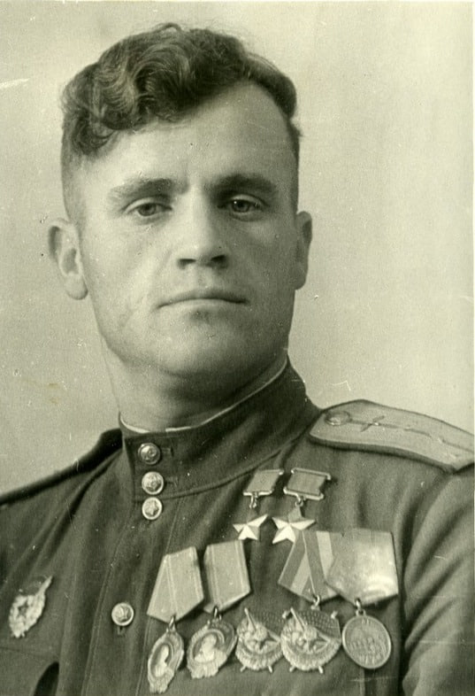 26 февраля 1918 года родился летчик-истребитель, генерал-полковник авиации, дважды Герой Советского Союза Николай Дмитриевич Гулаев.