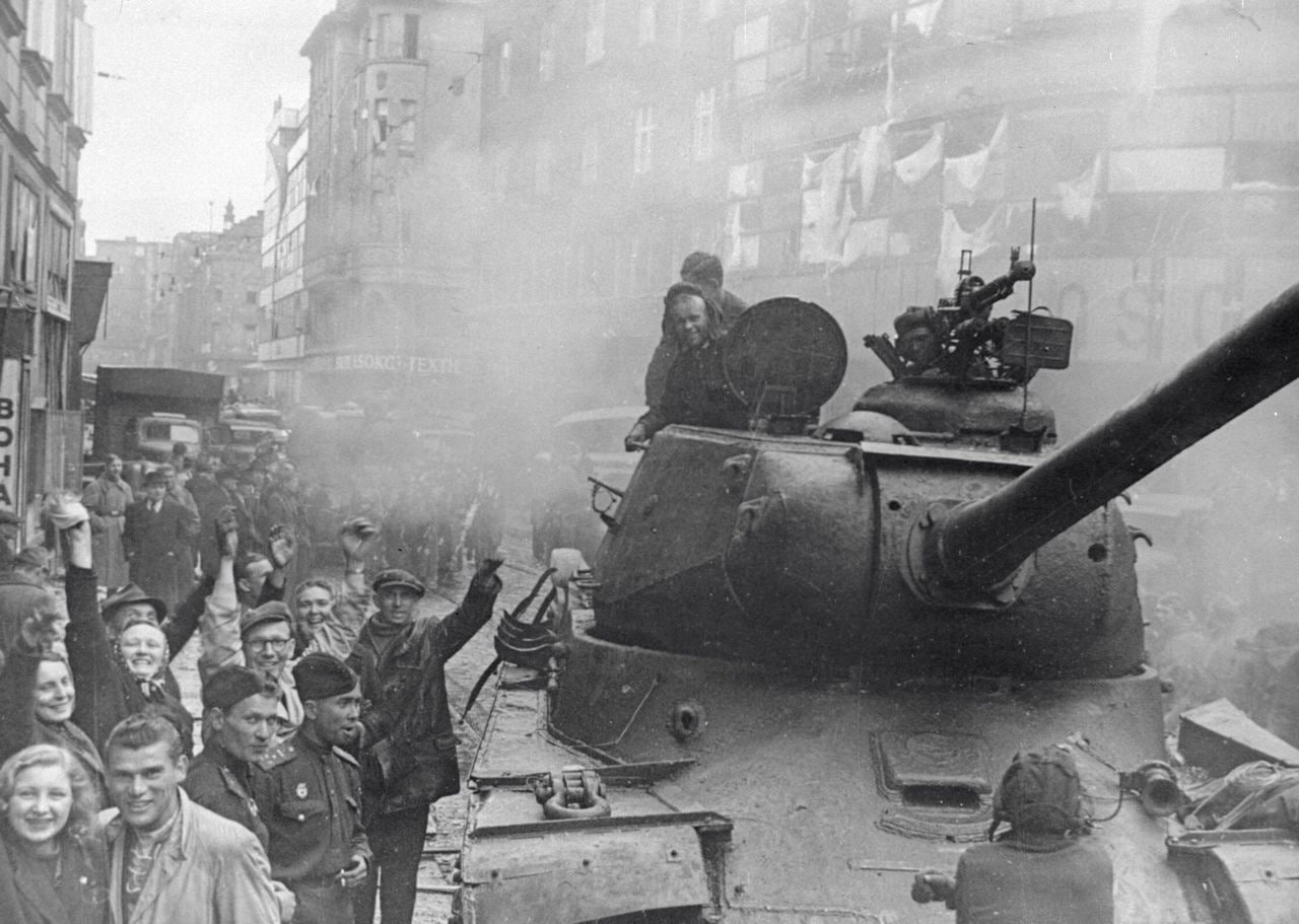 7 апреля 1945 года войска 2-го Украинского фронта освободили город Нове-Место