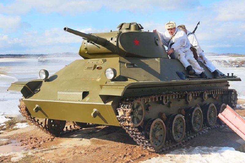 16 апреля 1941 года на вооружение Красной Армии был принят танк сопровождения Т-50