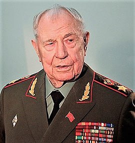 28 апреля 1990 года президент СССР Михаил Горбачёв вручил последнее звание маршала Советского Союза министру обороны Дмитрию Тимофеевичу Язову