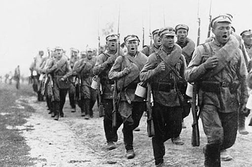 1 мая 1918 года на Ходынском поле состоялся первый военный парад Красной Армии