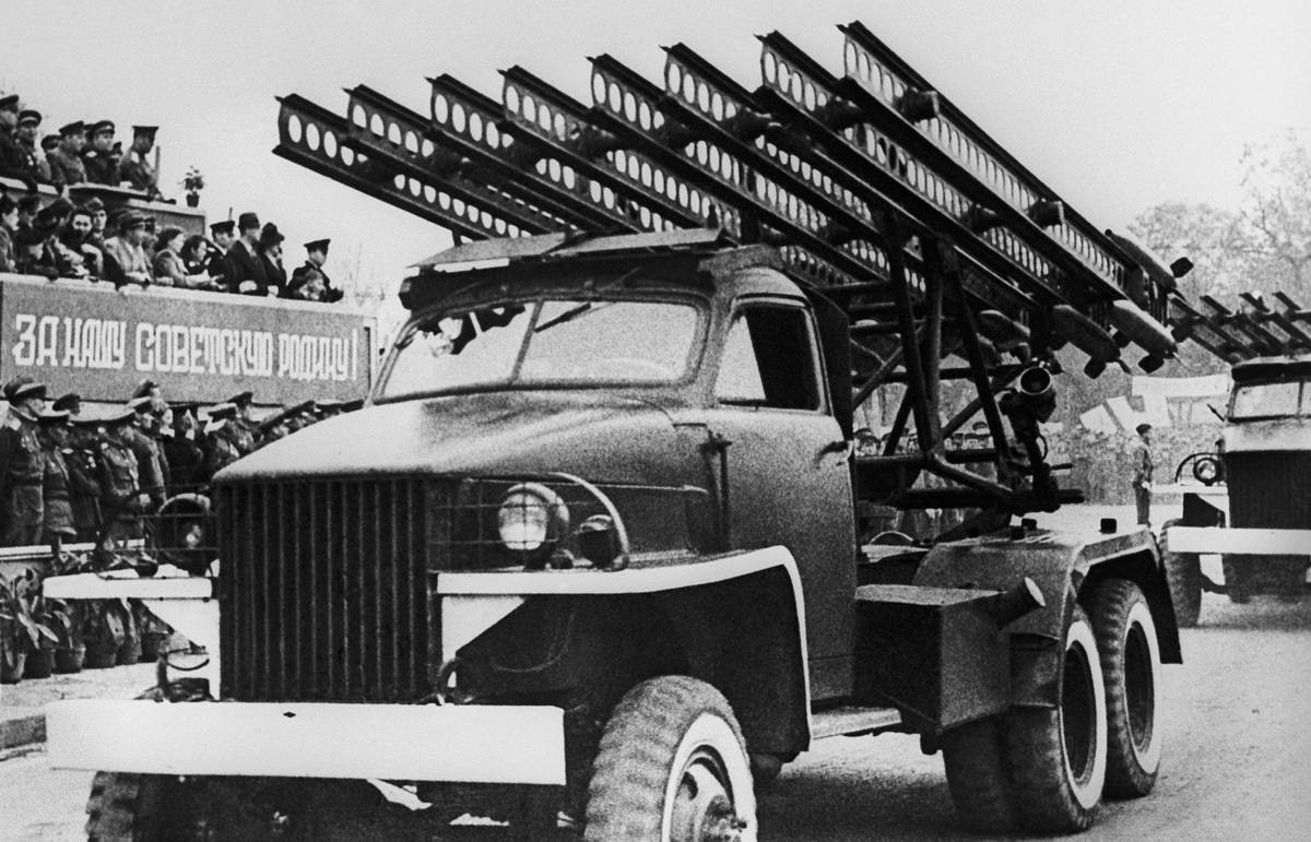21 июня 1941 года на вооружение Рабоче-крестьянской Красной армии была принята боевая машина реактивной артиллерии БМ-13, известная как «Катюша».
