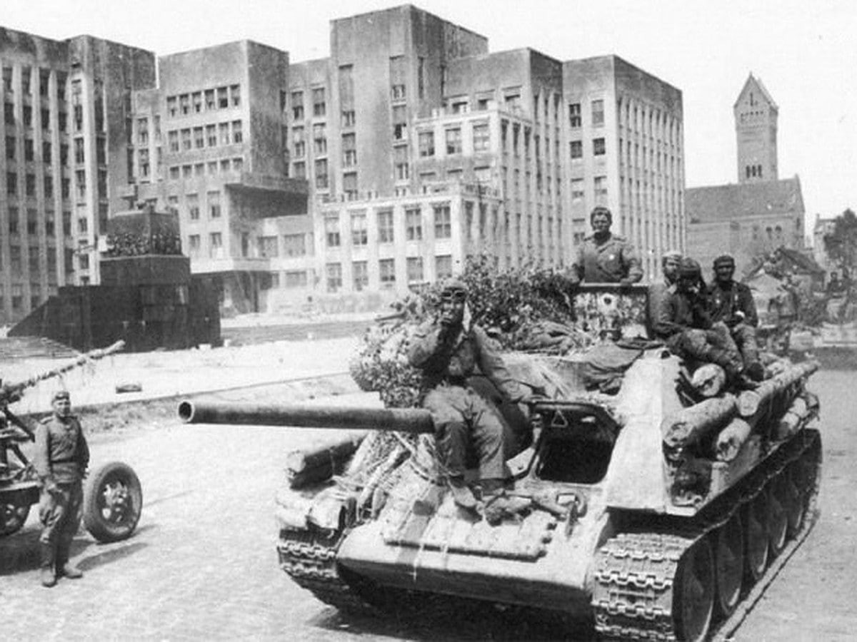 3 июля 1944 года войска 1-го Белорусского фронта под командованием Константина Рокоссовского и 3-го Белорусского фронта под командованием Ивана Черняховского освободили город Минск.