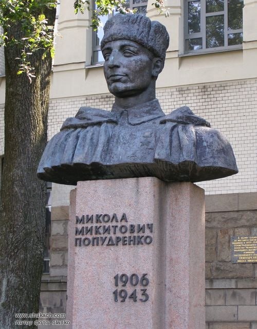 7 июля 1906 года родился Николай Никитич Попудренко — один из организаторов и руководителей советского подполья и партизанского движения на Украине, Герой Советского Союза.