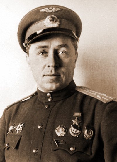 20 июля 1906 года родился советский лётчик-полярник, генерал-майор авиации, Герой Советского Союза Илья Павлович Мазурук