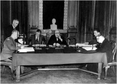 30 июля 1941 года было заключено соглашение между СССР и польским эмигрантским правительством о восстановлении отношений и создании польской армии на территории СССР