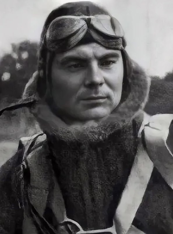 24 августа 1937 года советский лётчик Константин Кайтанов совершил парашютный прыжок из стратосферы, став первым в мире